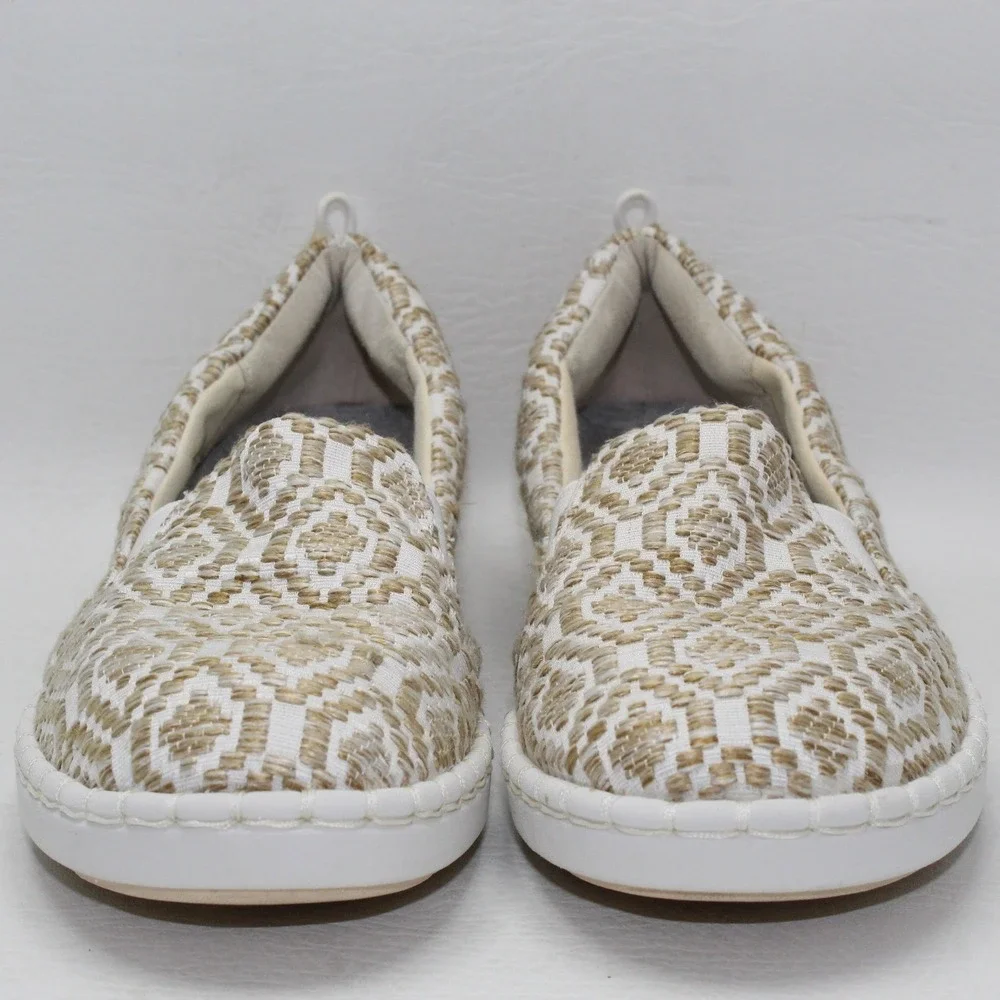 Clarks Cloudsteppers Step Glow Slip‎ On Tan White Geometric Woven Flats 6.5